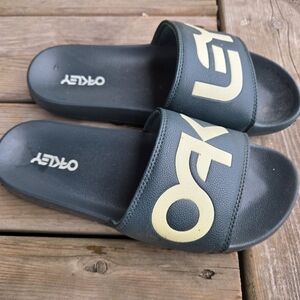 Oakley Black Slides with Cream Logo Strap